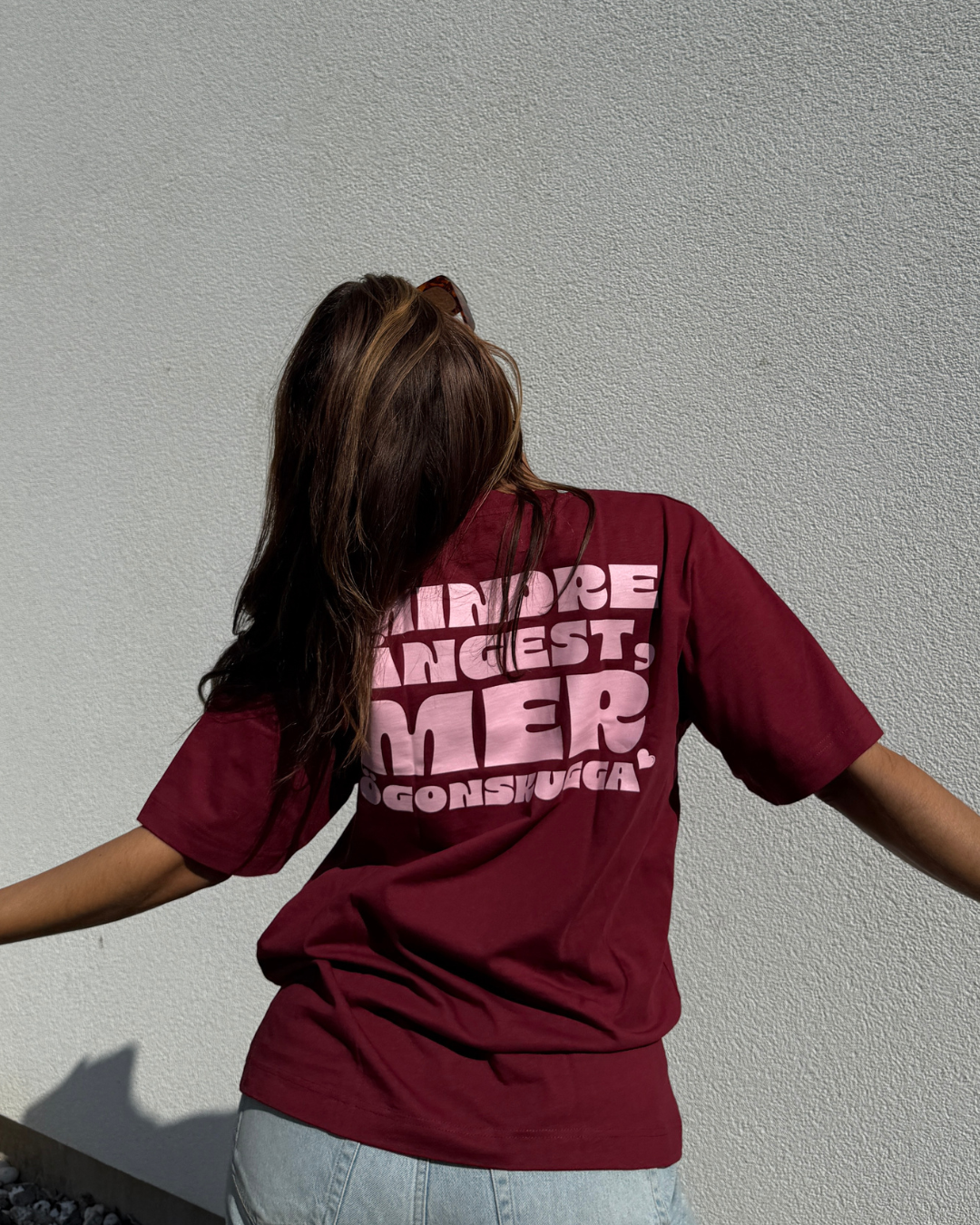 DET SKITER VÄL JAG I burgundy T-shirt