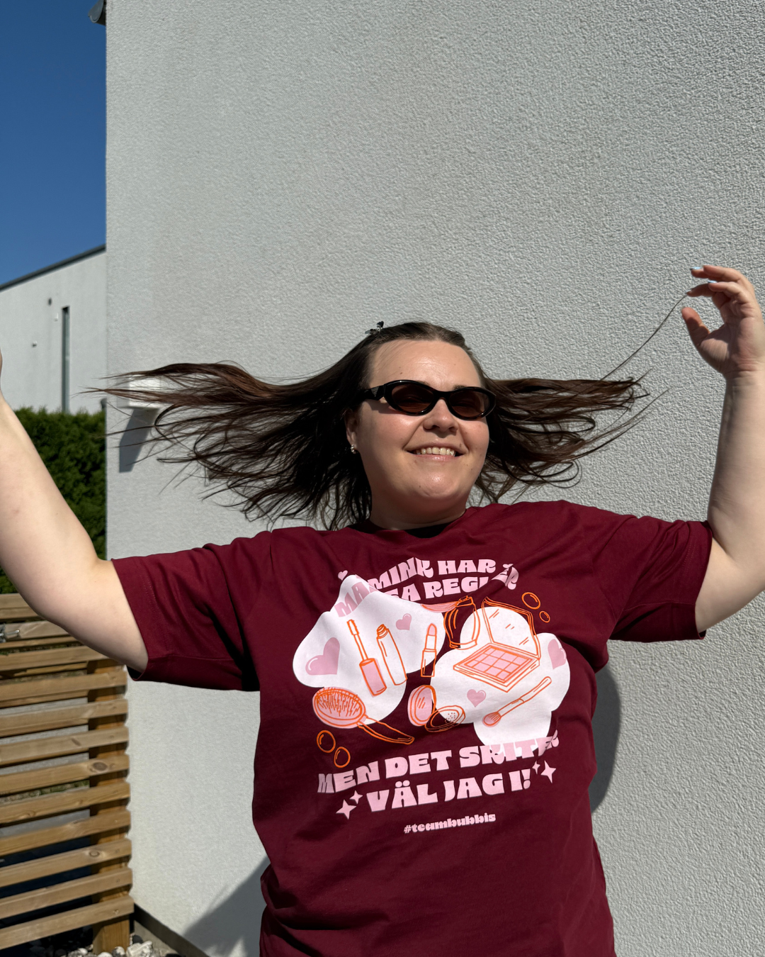 DET SKITER VÄL JAG I burgundy T-shirt