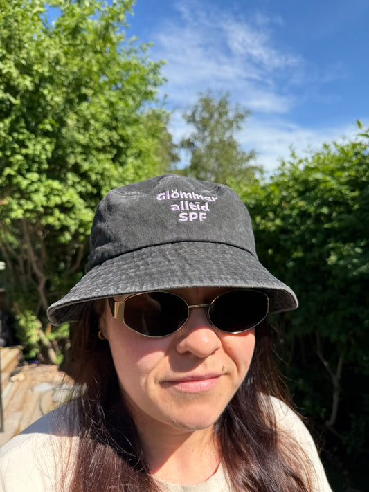 Bucket Hat - Glömmer alltid SPF (Men aldrig hatten)
